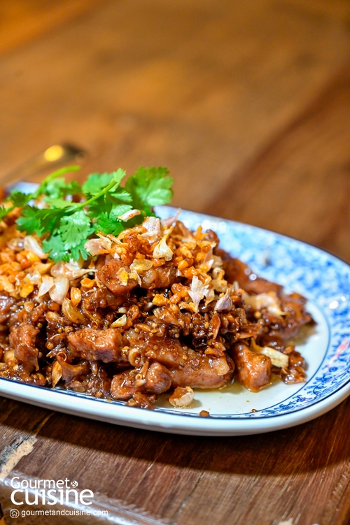 บ้านนวล ถนนเฟื่องนคร บ้านหลังใหม่ของร้านอาหารไทยคิวยาว มอบมวลความอร่อยได้ยิ่งกว่าเดิม