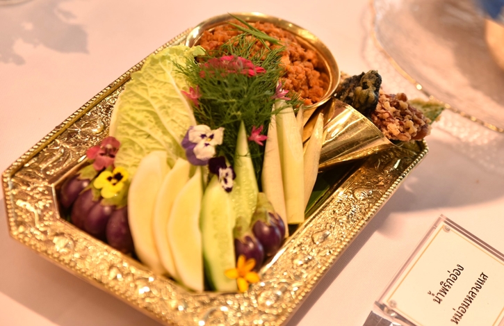 มูลนิธิชัยพัฒนา ร่วมกับ บริษัท ไทยเบฟเวอเรจ จำกัด (มหาชน) จัดงานแถลงข่าวเปิดตัวหนังสือ “บันทึก นึกอร่อย” ตำราอาหารของท่านผู้หญิงประสานสุข ตันติเวชกุล
