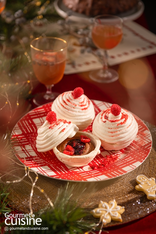 เมอแรงก์ลูกบอลคริสต์มาสไส้มูสช็อกโกแลต Christmas Meringue Balls