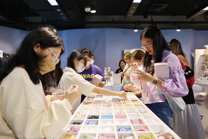 “SEVENTEEN FOLLOW THE CITY BANGKOK” เปิดป๊อปอัพสโตร์ขนาดใหญ่ SEVENTEEN POP-UP ครั้งแรกในเอเชียตะวันออกเฉียงใต้ ที่ สยามดิสคัฟเวอรี่