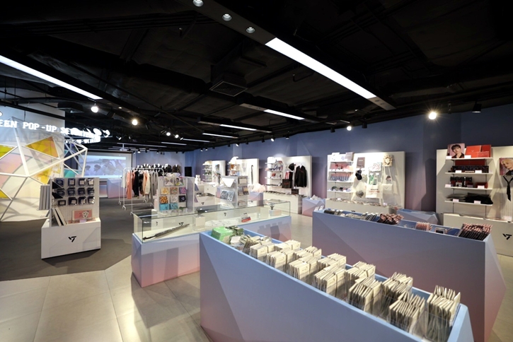 “SEVENTEEN FOLLOW THE CITY BANGKOK” เปิดป๊อปอัพสโตร์ขนาดใหญ่ SEVENTEEN POP-UP ครั้งแรกในเอเชียตะวันออกเฉียงใต้ ที่ สยามดิสคัฟเวอรี่