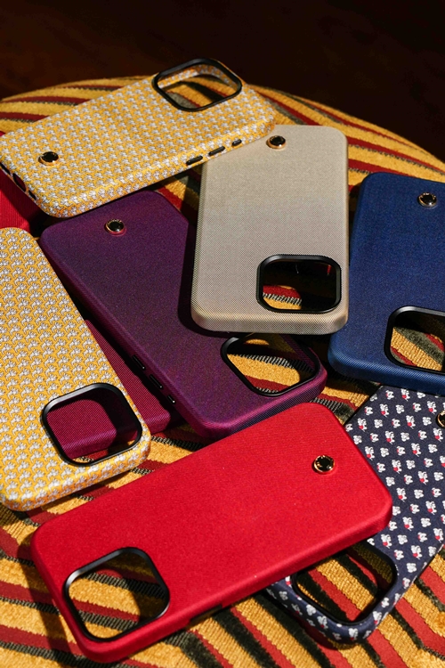 จิม ทอมป์สัน คอลแลบ Revested Milano เปิดตัวเคส iPhone สุดยูนีคที่รังสรรค์ขึ้นจากผ้าไหมอัพไซเคิล