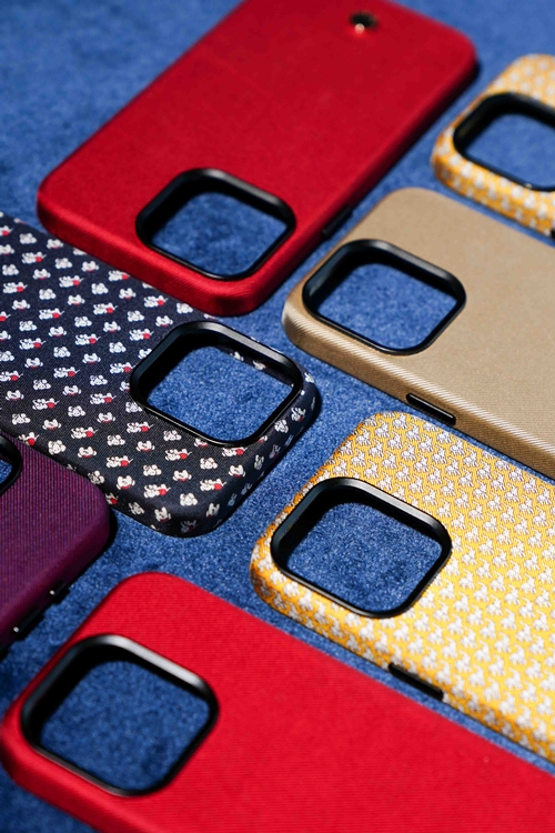 จิม ทอมป์สัน คอลแลบ Revested Milano เปิดตัวเคส iPhone สุดยูนีคที่รังสรรค์ขึ้นจากผ้าไหมอัพไซเคิล