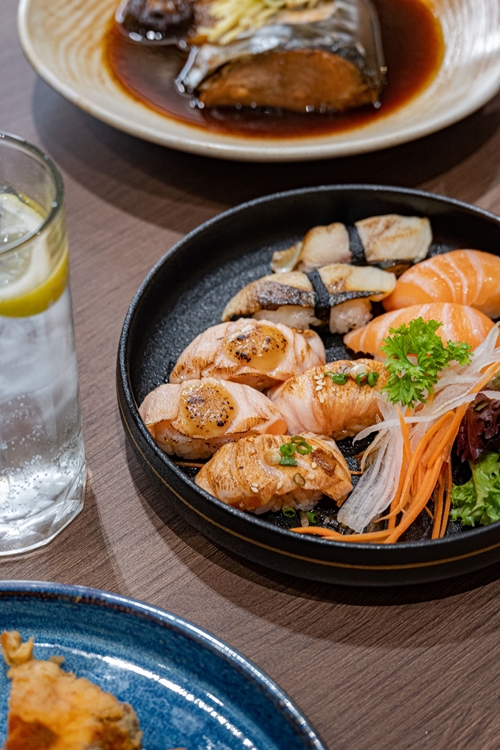 ชวนมาลิ้มลองแซลมอนเนื้อชุ่มฉ่ำกับโปรโมชั่นใหม่ทุกคืนวันศุกร์ บุฟเฟต์ฮาเวสท์มื้อเย็น แซลมอน อิดิชั่น ที่ รีพ แฟคทอรี