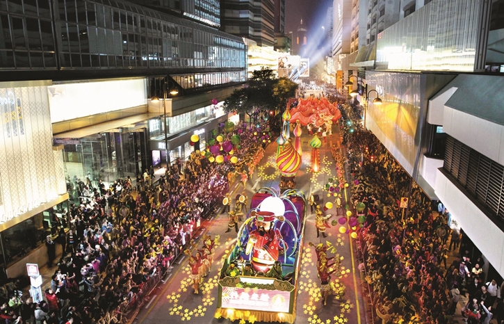 สีสันตรุษจีน ฉบับ ‘โลคอลฮ่องกง’ ทำความรู้จักวิถีงานเทศกาลที่คนไม่ค่อยรู้จัก และเที่ยวอีเวนท์ต้องห้ามพลาด!
