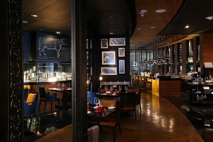 สัมผัสประสบการณ์การจับคู่อาหารและไวน์จากสองเชฟชื่อดัง ที่ห้องอาหาร THE DISTRICT GRILL ROOM & BAR