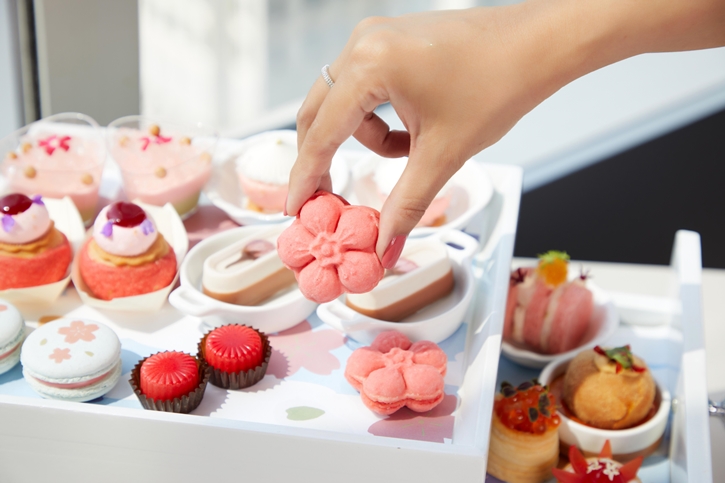 หลงใหลไปกับมนต์เสน่ห์สีพาสเทลและกลิ่นหอมของฤดูใบไม้ผลิ กับ “Sense of Sakura Afternoon Tea” ณ โรงแรม ดิ โอกุระ เพรสทีจ กรุงเทพฯ