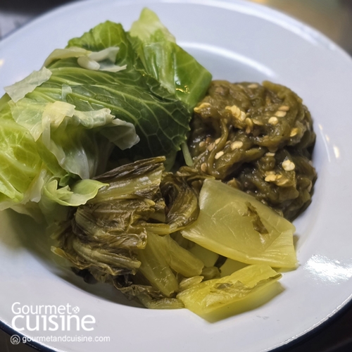 หิวดึกมาทางนี้ ‘จิ๊นทอดป้าตือ’ ร้านอาหารเหนือคิวยาวเอาใจคนรักสตรีทฟู้ด ซอยวิภาวดี 16/33