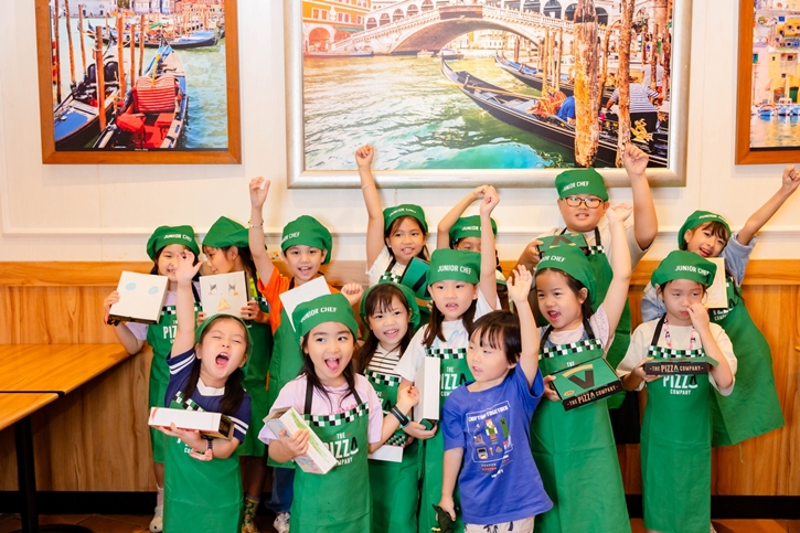 เซ็นทรัลพัฒนา และ เดอะ พิซซ่า คอมปะนี เปิดคลาสพิซซ่า พาเชฟตัวน้อยอวดฝีมือเต็มที่ ครีเอทเมนูแสนอร่อยด้วยตัวเองในแคมเปญ ‘The Pizza Junior Chef’