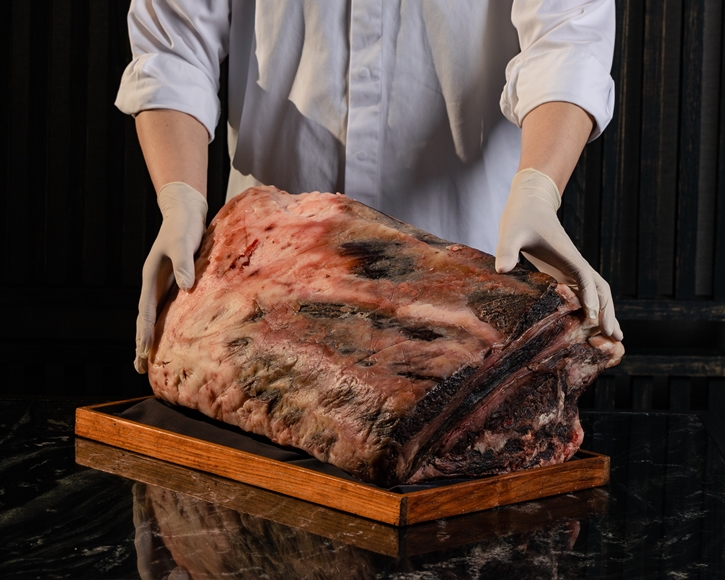 สัมผัสรสชาติ AB Steak เมนูพิเศษจากเนื้อวากิวดรายเอจ ที่ห้องอาหาร อาคีรา เรสเตอรองท์ แอนด์ บาร์