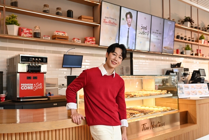 Tim Hortons ชวน “วอร์ วนรัตน์”รับบทบาริสต้าหนุ่ม พาทุกคนไปลิ้มรสความอร่อยของกาแฟพรีเมียมอาราบิก้าแท้ 100% และอาหารทำสดใหม่จานต่อจาน