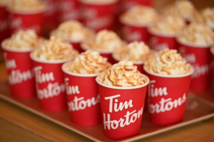 Tim Hortons ชวน “วอร์ วนรัตน์”รับบทบาริสต้าหนุ่ม พาทุกคนไปลิ้มรสความอร่อยของกาแฟพรีเมียมอาราบิก้าแท้ 100% และอาหารทำสดใหม่จานต่อจาน