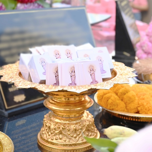 RAVIPA ร่วมกับ สมาคมผู้ประกอบวิสาหกิจในย่านราชประสงค์ จัดถวายดอกไม้เพื่อสักการะองค์พระแม่ลักษมี เนื่องในวันวาราลักษมี วรัทตัม ประจำปี 2567