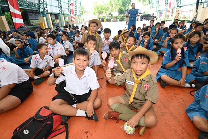 วอลล์ ประเทศไทย จับมือ เซเว่น อีเลฟเว่น เดินหน้าโครงการเพื่อสังคม ส่งมอบไอศกรีมและสิ่งของจำเป็นให้แก่เด็กและชุมชน