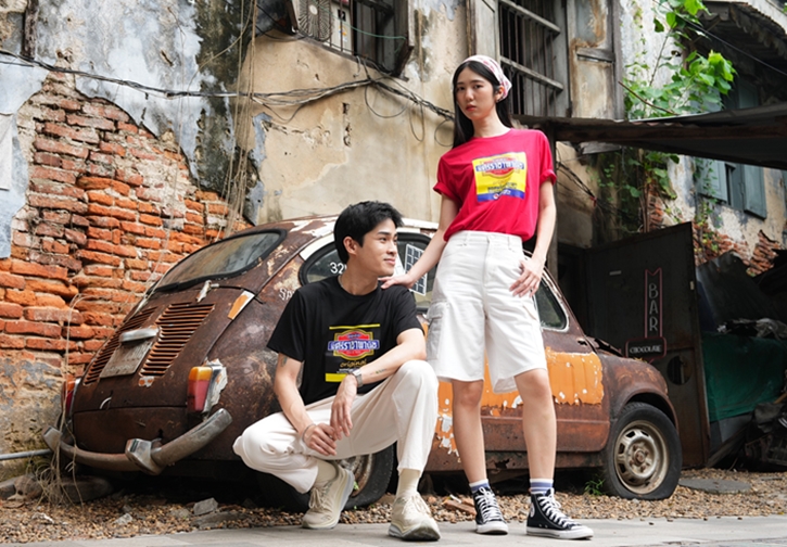 “ซอสพริกศรีราชาพานิช” จับมือแบรนด์เสื้อผ้าชั้นนำ GQ เปิดตัวเสื้อยืดคอลเลคชั่นใหม่ เอาใจสตรีทแฟชั่นยุค 90s'