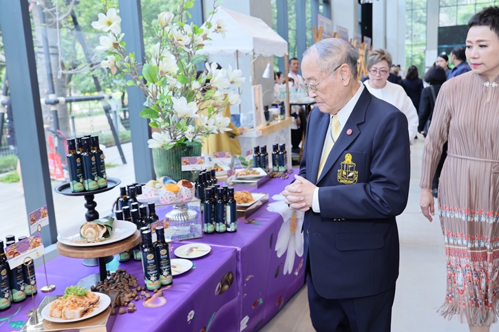 มูลนิธิชัยพัฒนา ร่วมกับ เดอะมอลล์ กรุ๊ป จัดงานแถลงข่าว “เทศกาลน้ำมันเมล็ดคามีเลีย ภัทรพัฒน์ ปีที่ 9 มหัศจรรย์น้ำมันดีต่อใจ”