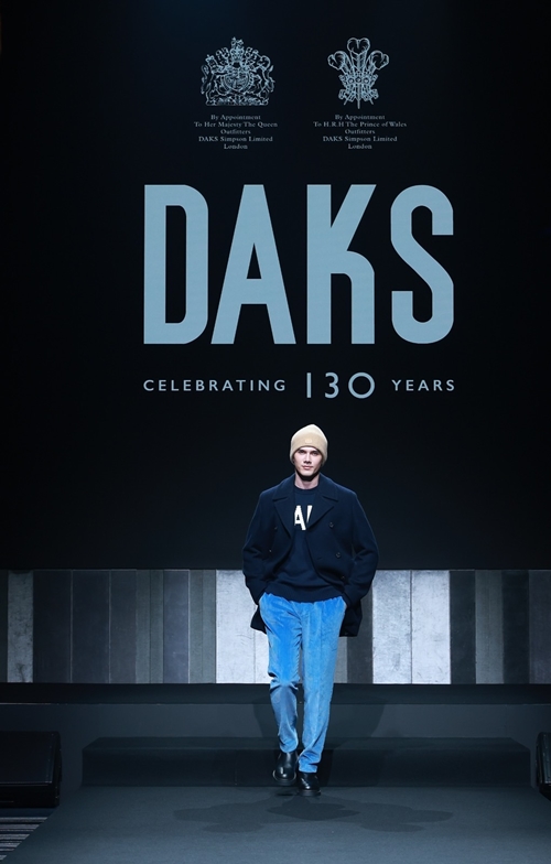 ฉลอง 130 ปี DAKS แบรนด์แฟชั่นอังกฤษอย่างยิ่งใหญ่ อิมพอร์ตแฟชั่นคลาสสิกที่ผสมผสานความยั่งยืน สู่รันเวย์ประเทศไทย