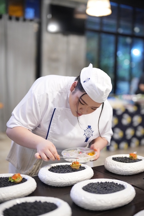 คืนแห่งการแบ่งปันในงาน “Chef’s Charity The Best of Bangpakong” ที่ร้านเอกเขนก แปดริ้ว