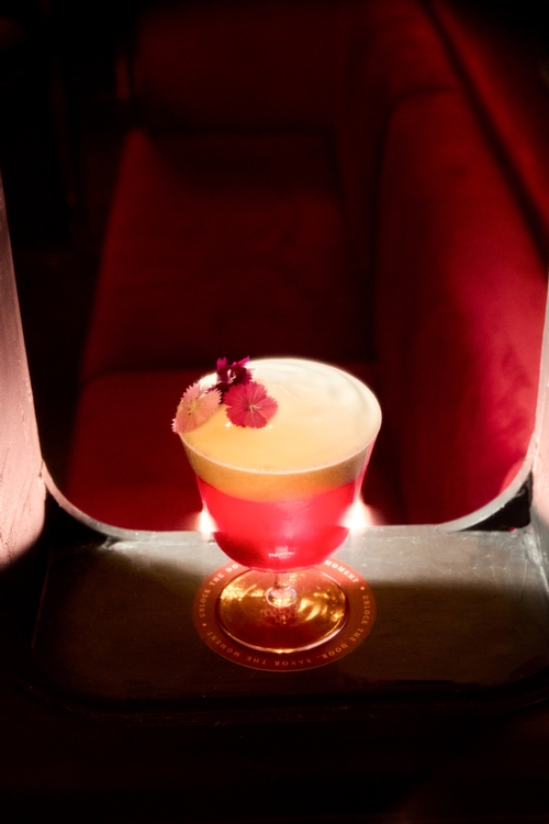 The Red Door เปิดประตูต้อนรับอย่างเป็นทางการ กับ Hybrid Bar & Bistro แห่งใหม่ กับ Remy Martin X.O. Night ค้นพบประสบการณ์ใหม่อันหรูหรา ลึกลับชวนน่าค้นหาภายใต้เบื้องหลังประตูสีแดง!