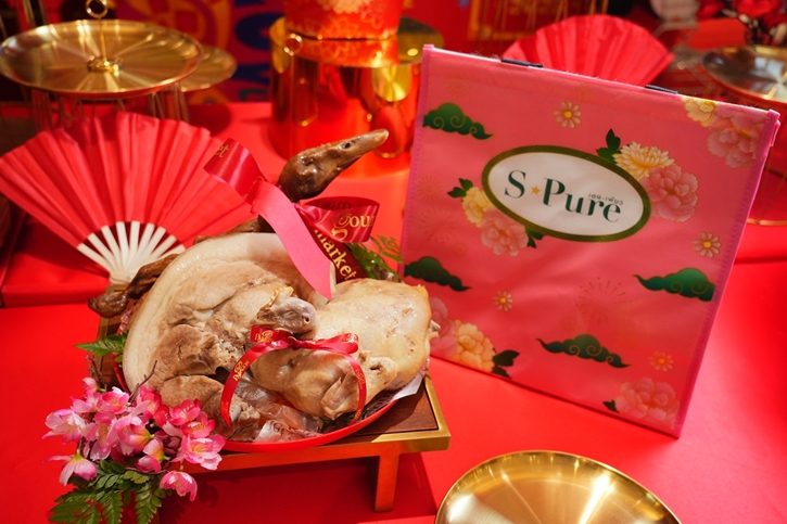 กูร์เมต์ มาร์เก็ต และ กูร์เมต์ อีทส์ ฉลองตรุษจีน “JOY LUCK LOVE CHINESE NEW YEAR 2025” เปิดตัว 7 ชุดไหว้ถูกหลัก มหาเฮง รวมเมนูมงคลร้านดังกว่า 100 เมนู