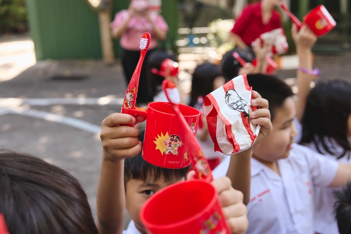 KFC จับมือ ชินจัง ร่วมแบ่งปันรอยยิ้ม แจกของขวัญสุดเซอร์ไพรส์ พร้อมแปลงโฉมหน้าร้าน ชวนแฟนคลับชินจังเช็คอินถ่ายรูปสุดเก๋!