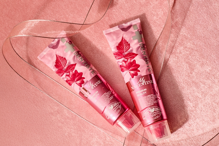 ไอเทมที่คู่รักต้องมีก่อนวันวาเลนไทน์ ฉลองเทศกาลวันแห่งความรัก ‘DENTISTE’ My Valentine’ สเปเชียลเอดิชั่น หลอดสีชมพูครั้งแรก