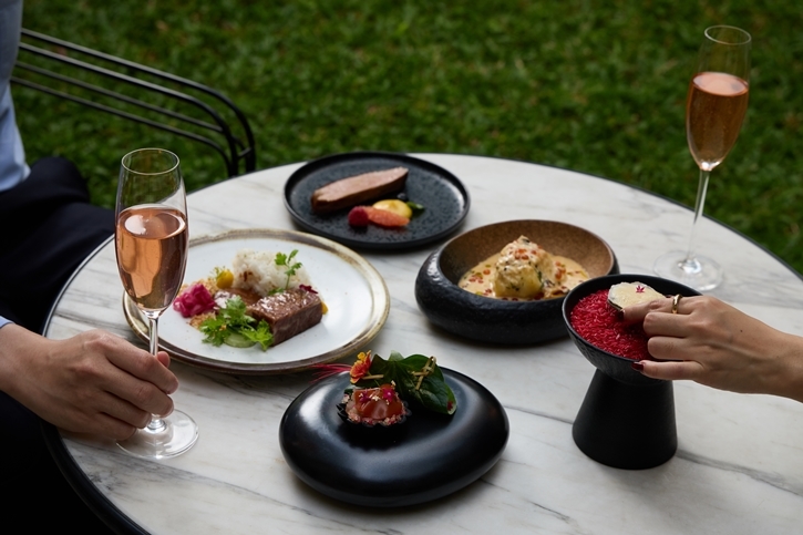 หวานๆ รับเดือนแห่งความรักกับ 25 ร้านดัง บรรยากาศโรแมนติกฉลองวาเลนไทน์ 2025 อย่างฉ่ำใจ