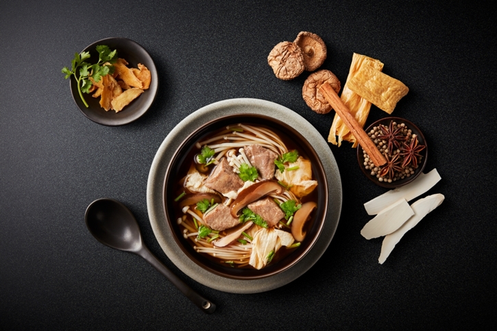 Chef Cares แกะกล่อง 2 เมนูใหม่ 'บักกุ๊ดเต๋-แกงเผ็ดเป็ดย่างและข้าว' เสิร์ฟความอร่อย-อิ่มใจ ทุกกล่องตอบแทนสังคม 100%