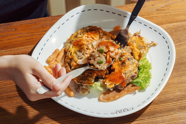 ตามล่าความอร่อยกับศูนย์รวมร้านดังที่ “Food Street” เดอะ ปาร์ค พบประสบการณ์อร่อยเต็มอิ่มกับสตรีทฟู้ดร้านเด็ด กว่า 100 เมนู ที่สะดวกและคุ้มค่าในทุกจาน