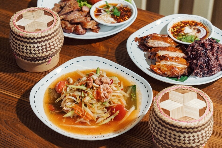 ตามล่าความอร่อยกับศูนย์รวมร้านดังที่ “Food Street” เดอะ ปาร์ค พบประสบการณ์อร่อยเต็มอิ่มกับสตรีทฟู้ดร้านเด็ด กว่า 100 เมนู ที่สะดวกและคุ้มค่าในทุกจาน