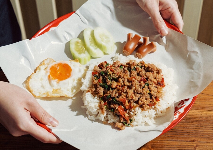 ตามล่าความอร่อยกับศูนย์รวมร้านดังที่ “Food Street” เดอะ ปาร์ค พบประสบการณ์อร่อยเต็มอิ่มกับสตรีทฟู้ดร้านเด็ด กว่า 100 เมนู ที่สะดวกและคุ้มค่าในทุกจาน