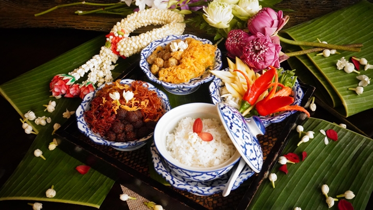 ห้องอาหารเรือนต้นนำเสนอ “ข้าวแช่” อาหารไทยโบราณอันทรงคุณค่าที่ควรค่าแก่ การลิ้มลองในช่วงฤดูร้อน