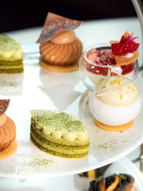 Matcha Meets Macarons ชุดอาฟเตอร์นูนทีที่ผสานความอร่อยสไตล์ญี่ปุ่นและฝรั่งเศส พร้อมเสิร์ฟแล้วที่ 1897 เลาจน์