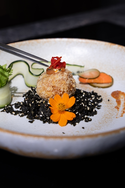 ลิ้มรสรสชาติแห่งชัยชนะ กับ “A TASTE OF THE CHAMPION” TASTING MENU ฝีมือเชฟนุช วรนุช สุดยอดเชฟผู้พิชิตจากรายการเชฟกระทะเหล็กประเทศไทย ที่ STOCK.ROOM