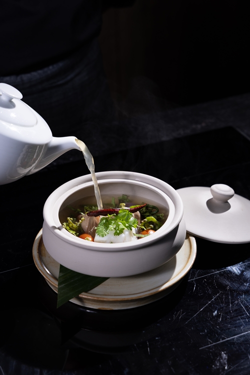 ลิ้มรสรสชาติแห่งชัยชนะ กับ “A TASTE OF THE CHAMPION” TASTING MENU ฝีมือเชฟนุช วรนุช สุดยอดเชฟผู้พิชิตจากรายการเชฟกระทะเหล็กประเทศไทย ที่ STOCK.ROOM
