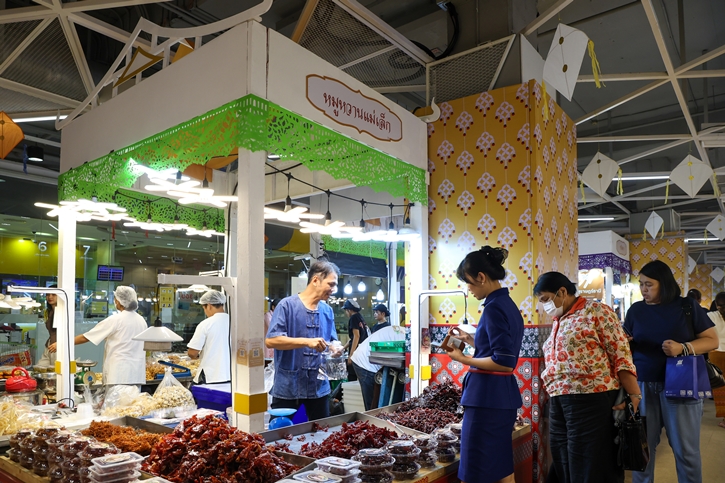 ลิ้มรสอาหารไทยรสชาติแบบต้นตำรับ ในบรรยากาศตลาดไทยโบราณ ในงาน “เมกาบางนา มหาสงกรานต์” วันที่ 4 – 16 เมษายน 2568 ที่ศูนย์การค้าเมกาบางนา