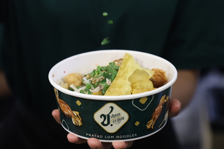 ลิ้มรสอาหารไทยรสชาติแบบต้นตำรับ ในบรรยากาศตลาดไทยโบราณ ในงาน “เมกาบางนา มหาสงกรานต์” วันที่ 4 – 16 เมษายน 2568 ที่ศูนย์การค้าเมกาบางนา