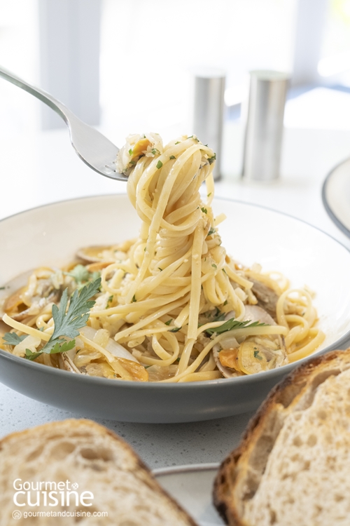 Linguine with Clams and Fresh Herbs