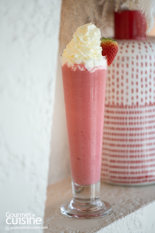 Strawberry Smoothie สตรอว์เบอร์รีโยเกิร์ตปั่น
