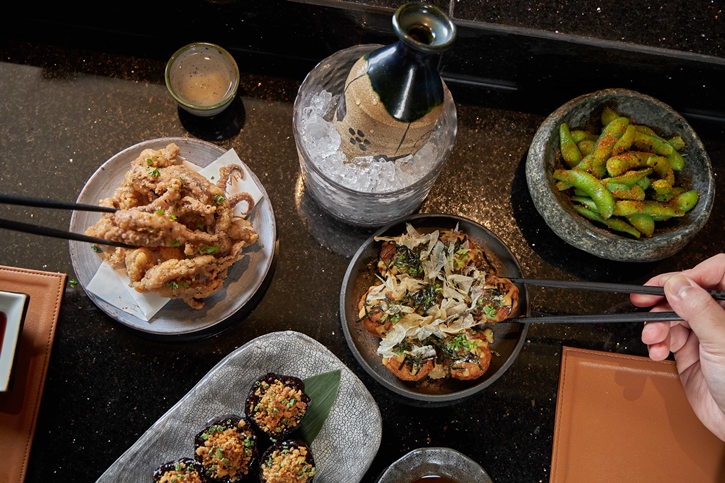 พบช่วงเวลาแห่งความสุขหลังเลิกงาน กับโปรโมชั่น Happy Hour ที่ ฮาชิริ และ ดิ อัลเลียม แบงค็อก ณ โรงแรม ดิ แอทธินี โฮเทล แบงค็อก, อะ ลักซ์ชูรี คอลเล็คชั่น โฮเทล