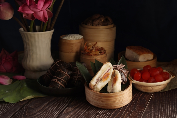เฉลิมฉลองเทศกาลแข่งเรือมังกรประจำปีที่ ห้องอาหาร ซัมเมอร์ พาเลซ กับบ๊ะจ่างสูตรดั้งเดิม