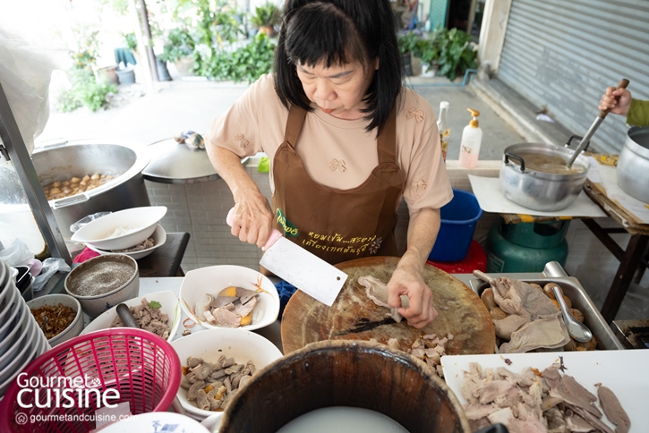 ก๋วยจั๊บน้ำข้นเจ้าเก่าโคลีเซียม