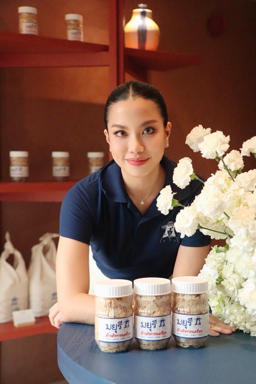 มยุรี ข้าวตังทรงเครื่อง