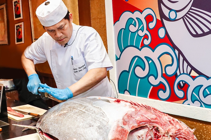 เปิดประสบการณ์สุดพรีเมียมด้วย “ปลาทูน่าครีบน้ำเงิน (Bluefin Tuna)” ส่งตรงจากญี่ปุ่น พร้อมเสิร์ฟให้ชิมได้ไม่อั้นแบบซาซิมิจนถึงเดือนพฤษภาคมนี้เท่านั้น ที่ดิเอมเมอรัลด์ ค็อฟฟี่ช็อพ