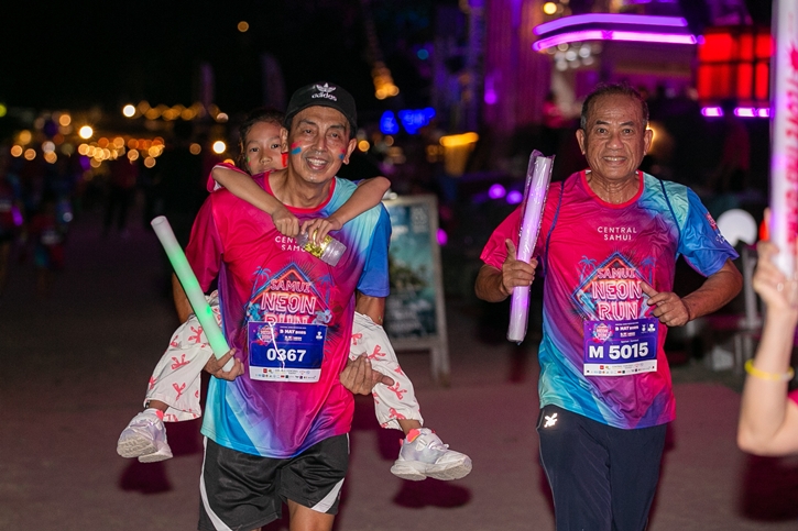 เซ็นทรัล สมุย ปักหมุดความสำเร็จ “Samui Neon Run 2025” ปีที่ 4 ดึงนักวิ่งทั่วโลก ยกระดับสมุยสู่ Sport & Lifestyle Tourism Hub พร้อมหนุนเศรษฐกิจเกาะสมุยเติบโต