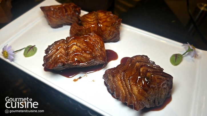 ปลาค็อดทอดซอสน้ำผี้ง (Fried Diced Cod Fish with Honey)