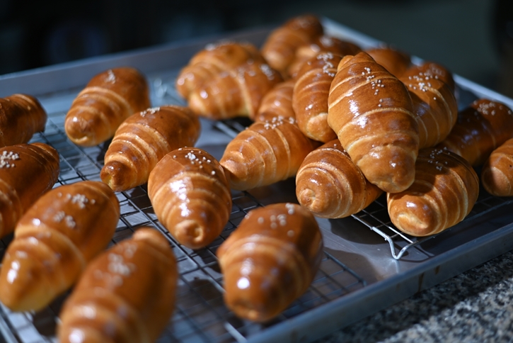ชวนชิม “Shio-Pan” ขนมปังเกลือญี่ปุ่นสุดฮิต ที่เค้กช็อพ โรงแรม ดิ เอมเมอรัลด์