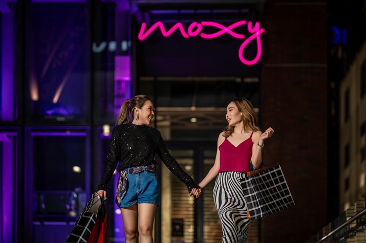 ม็อกซี่ แบงคอก ราชประสงค์ เปิดเว็บไซต์หลายภาษา พร้อมชวนฉลองกิจกรรมเดือนไพรด์สุดปังตลอดมิถุนายนนี้