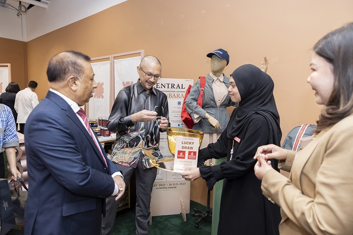 ห้างเซ็นทรัล ในเครือเซ็นทรัล รีเทล เปิดแคมเปญ “Central EID Mubarak” ครั้งแรก!  จับมือพาร์ทเนอร์ระดับโลก ต้อนรับตรุษอีฎิ้ลอัฎฮา ปลุกฤดูกาลท่องเที่ยวไตรมาส 2