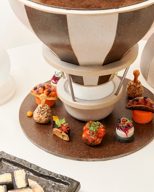 สัมผัสมนต์เสน่ห์แห่งเกาหลี ผ่านประสบการณ์จิบน้ำชายามบ่าย และการเดินทางด้วยบอลลูน ณ ดิโพลแมท บาร์ โรงแรมคอนราด กรุงเทพ